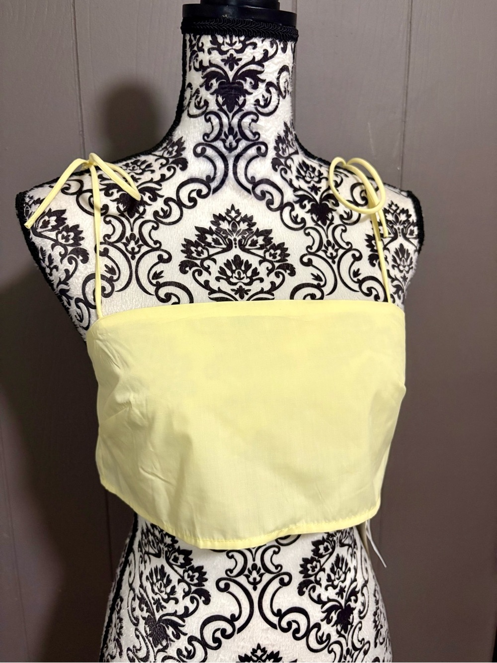COMMENSE Yellow Tie-Shoulder Crop Top - Picture 2 of 8